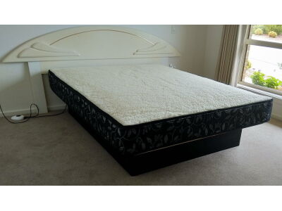 Double pedestal base waterbed