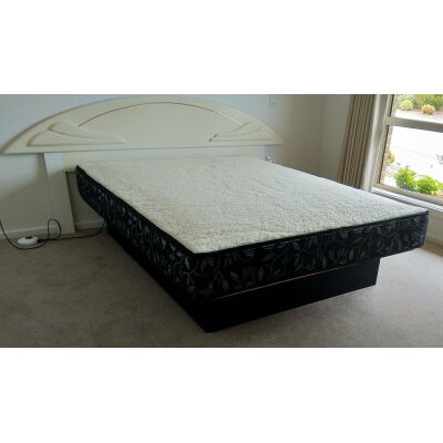 Double pedestal base waterbed